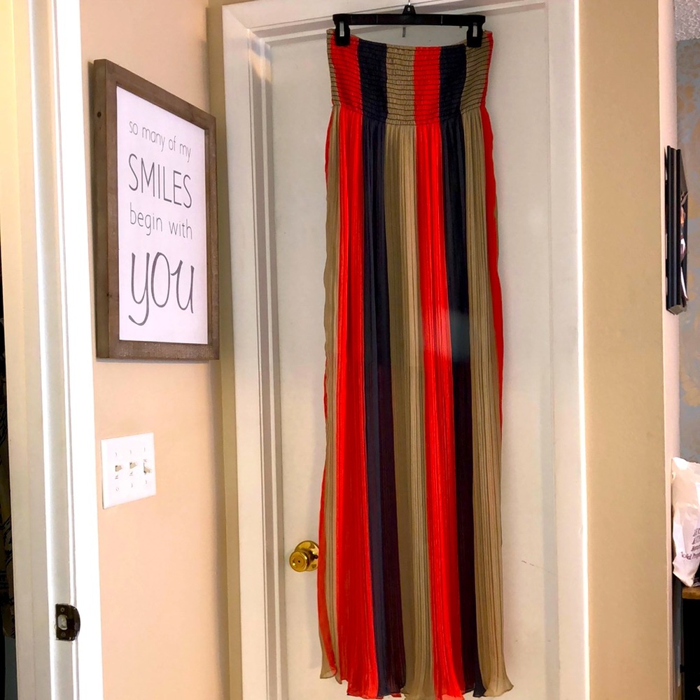 Beautiful floor length strapless dress- pleated- YA LA- size medium- short slip